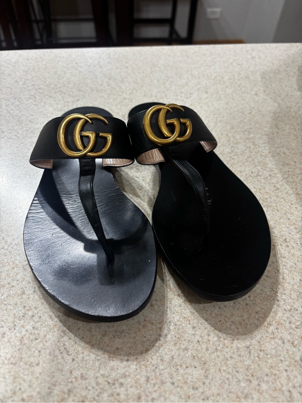 Gucci Black Leather Thong Sandals with Gold Double G